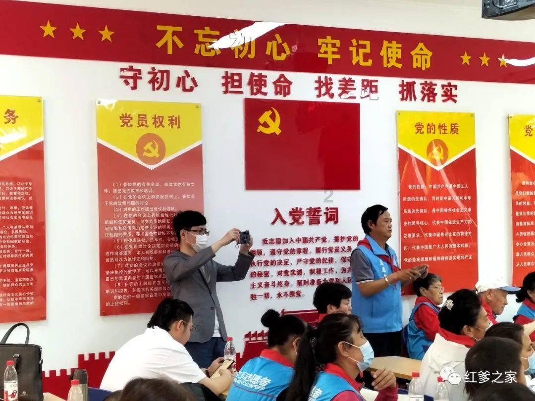 救援卡通小象